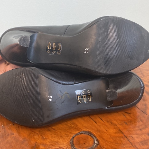 Call it Spring Rounded Toe Black Heels, Size 8.5 - Picture 3 of 7
